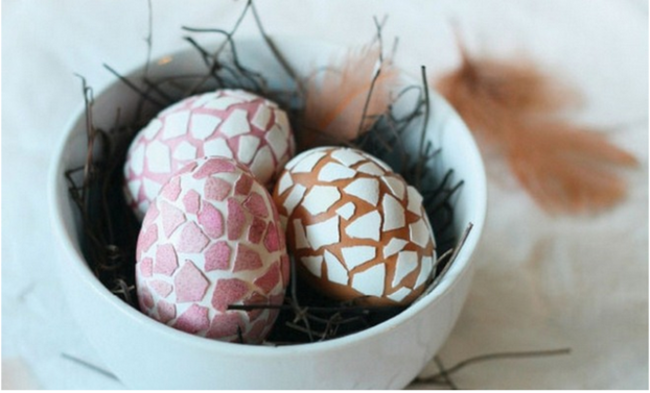 Делимся с вами идеями, как украсить яйца на пасху.
