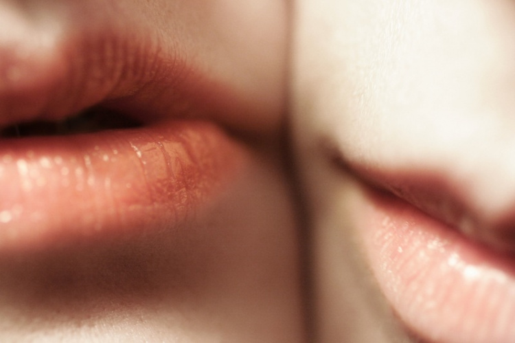 Герпес на губах: признаки, причины, лечение | Colgate®
