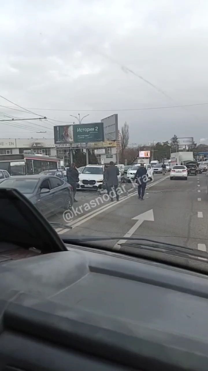 Только не по Северной! Массовое ДТП на мостах: восемь автомобилей, безумная  пробка • ИА «ВК Пресс» Краснодар