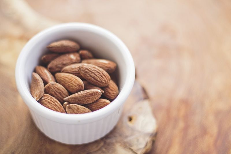 almonds-768699_960_720.jpg